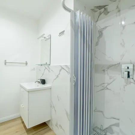 Guesthost - Quadrilatero Romano! Elegant Flat Apartment *