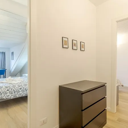 Guesthost - Quadrilatero Romano! Elegant Flat Apartment *