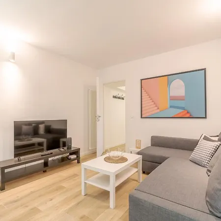 Guesthost - Quadrilatero Romano! Elegant Flat Apartment