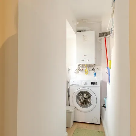 Guesthost - Quadrilatero Romano! Elegant Flat Apartment