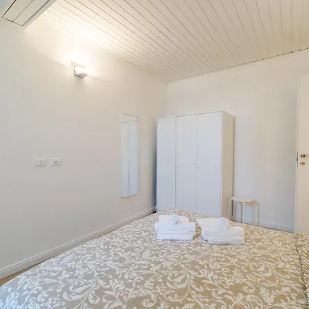 Apartment Guesthost - Quadrilatero Romano! Elegant Flat *